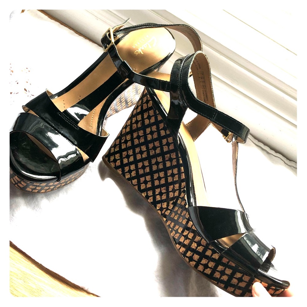 Clarks Artisan black patent wedge sandal 9.5 new